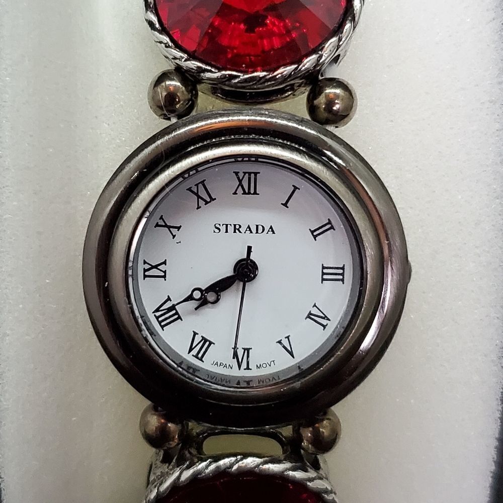 Strada Red Watch - Picture 9 of 16